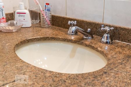 Casa à venda com 712m², 6 quartos e 4 vagas Casa à venda com 712m², 6 quartos e 4 vagasBanheiro da suíte 3