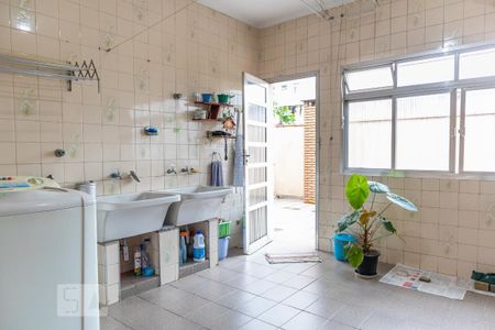 Casa à venda com 712m², 6 quartos e 4 vagas Casa à venda com 712m², 6 quartos e 4 vagasÁrea de serviço