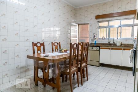 Casa à venda com 712m², 6 quartos e 4 vagas Casa à venda com 712m², 6 quartos e 4 vagasCozinha