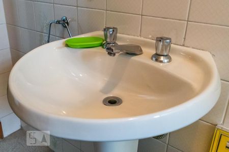 Casa à venda com 712m², 6 quartos e 4 vagas Casa à venda com 712m², 6 quartos e 4 vagasBanheiro