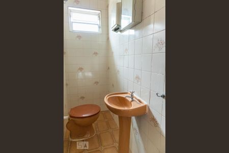 Casa à venda com 712m², 6 quartos e 4 vagas Casa à venda com 712m², 6 quartos e 4 vagasBanheiro do salão 1