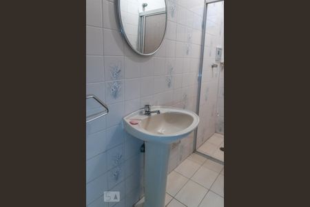 Casa à venda com 712m², 6 quartos e 4 vagas Casa à venda com 712m², 6 quartos e 4 vagasBanheiro do salão de festas