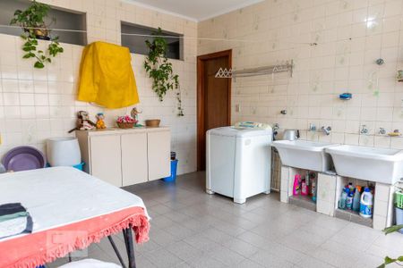 Casa à venda com 712m², 6 quartos e 4 vagas Casa à venda com 712m², 6 quartos e 4 vagasÁrea de serviço