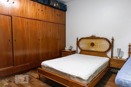 Casa à venda com 712m², 6 quartos e 4 vagas Casa à venda com 712m², 6 quartos e 4 vagasQuarto 1