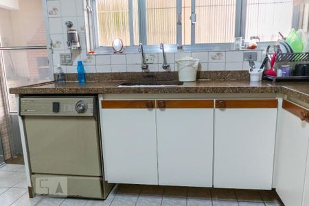 Casa à venda com 712m², 6 quartos e 4 vagas Casa à venda com 712m², 6 quartos e 4 vagasCozinha