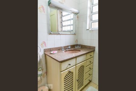 Casa à venda com 712m², 6 quartos e 4 vagas Casa à venda com 712m², 6 quartos e 4 vagasBanheiro da suíte 2