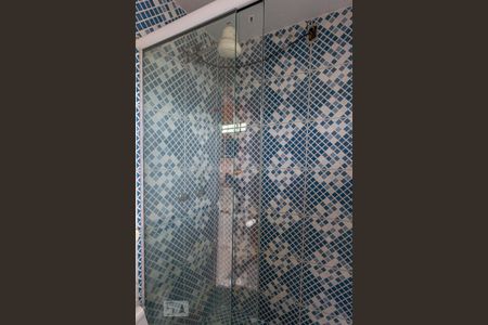 Casa de condomínio à venda com 355m², 4 quartos e 2 vagas Casa de condomínio à venda com 355m², 4 quartos e 2 vagasBanheiro do Quarto 2