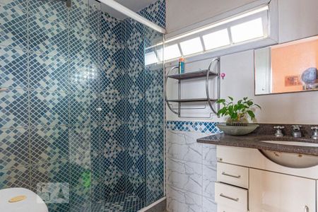 Casa de condomínio à venda com 355m², 4 quartos e 2 vagas Casa de condomínio à venda com 355m², 4 quartos e 2 vagasBanheiro do Quarto 2