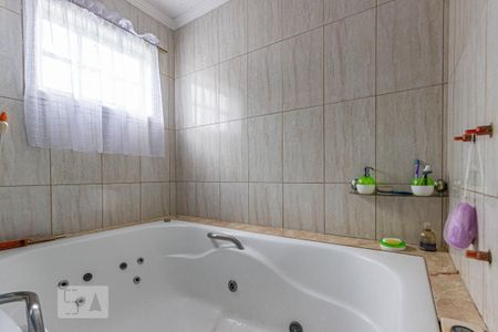 Casa de condomínio à venda com 355m², 4 quartos e 2 vagas Casa de condomínio à venda com 355m², 4 quartos e 2 vagasBanheiro da Suíte 2