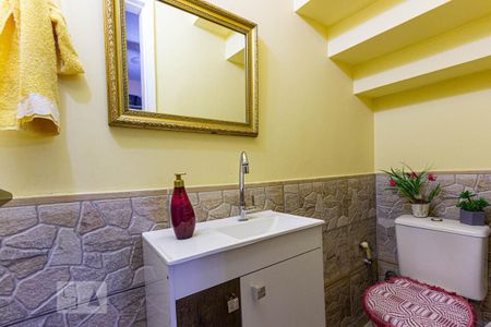 Casa de condomínio à venda com 355m², 4 quartos e 2 vagas Casa de condomínio à venda com 355m², 4 quartos e 2 vagasLavabo