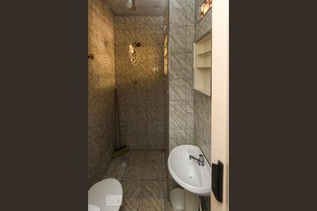 Banheiro de casa para alugar com 1 quarto, 45m² em Vila Industrial, São Paulo