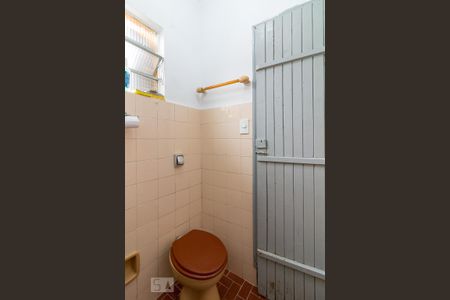 Casa à venda com 240m², 3 quartos e 2 vagasEdícula - banheiro