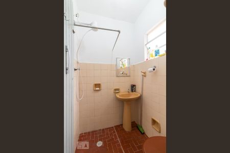 Casa à venda com 240m², 3 quartos e 2 vagasEdícula - banheiro