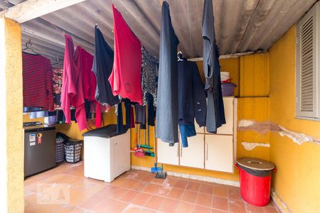 Casa à venda com 240m², 3 quartos e 2 vagasÁrea de serviço