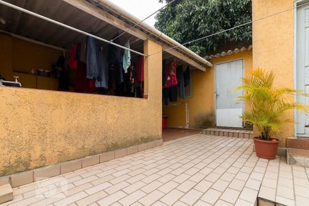 Casa à venda com 240m², 3 quartos e 2 vagasQuintal - fundos