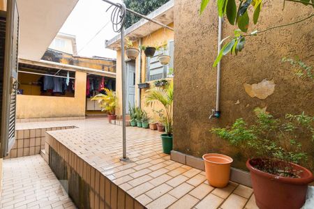 Casa à venda com 240m², 3 quartos e 2 vagasQuintal - fundos