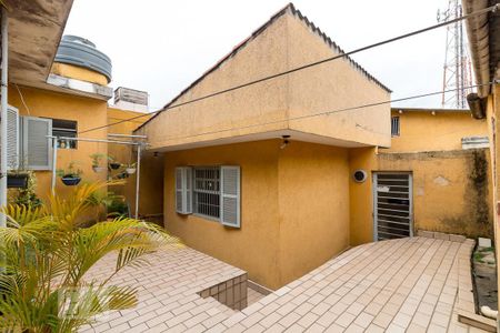 Casa à venda com 240m², 3 quartos e 2 vagasQuintal - fundos