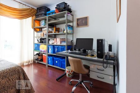 Casa de condomínio à venda com 500m², 4 quartos e 6 vagas Casa de condomínio à venda com 500m², 4 quartos e 6 vagasEscritório