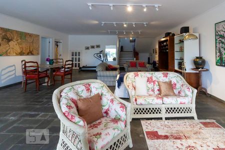 Casa de condomínio à venda com 500m², 4 quartos e 6 vagas Casa de condomínio à venda com 500m², 4 quartos e 6 vagasSubsolo