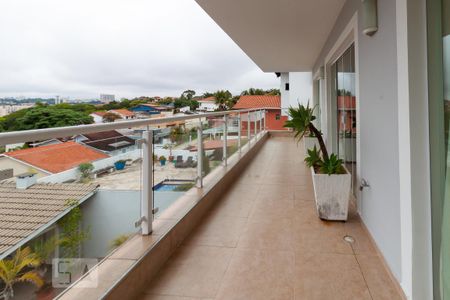 Casa de condomínio à venda com 500m², 4 quartos e 6 vagas Casa de condomínio à venda com 500m², 4 quartos e 6 vagasVaranda