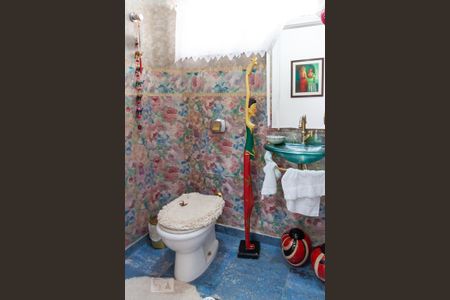 Casa de condomínio à venda com 500m², 4 quartos e 6 vagas Casa de condomínio à venda com 500m², 4 quartos e 6 vagasBanheiro