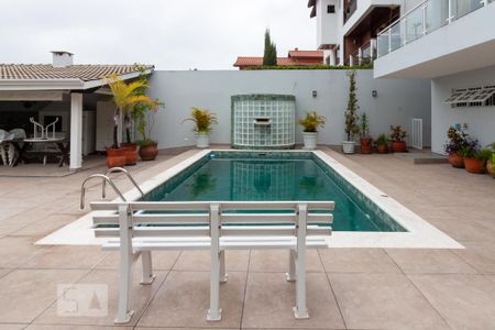 Casa de condomínio à venda com 500m², 4 quartos e 6 vagas Casa de condomínio à venda com 500m², 4 quartos e 6 vagasPiscina
