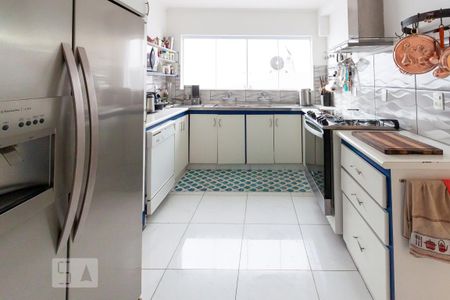 Casa de condomínio à venda com 500m², 4 quartos e 6 vagas Casa de condomínio à venda com 500m², 4 quartos e 6 vagasCozinha
