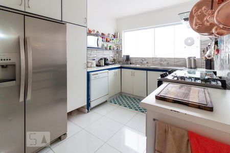 Casa de condomínio à venda com 500m², 4 quartos e 6 vagas Casa de condomínio à venda com 500m², 4 quartos e 6 vagasCozinha