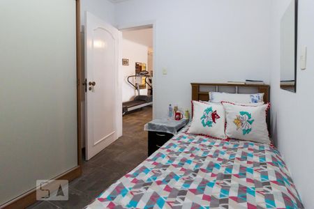 Casa de condomínio à venda com 500m², 4 quartos e 6 vagas Casa de condomínio à venda com 500m², 4 quartos e 6 vagasQuarto de serviço