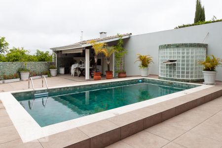 Casa de condomínio à venda com 500m², 4 quartos e 6 vagas Casa de condomínio à venda com 500m², 4 quartos e 6 vagasPiscina