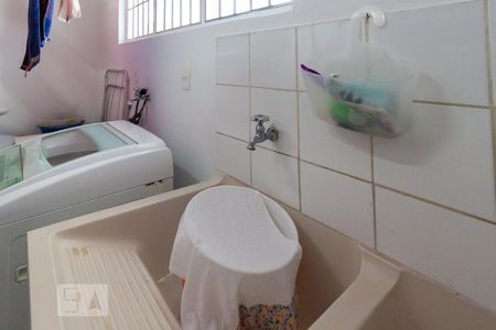 Casa de condomínio à venda com 500m², 4 quartos e 6 vagas Casa de condomínio à venda com 500m², 4 quartos e 6 vagasÁrea de serviço