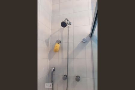Casa de condomínio à venda com 500m², 4 quartos e 6 vagas Casa de condomínio à venda com 500m², 4 quartos e 6 vagasChuveiro