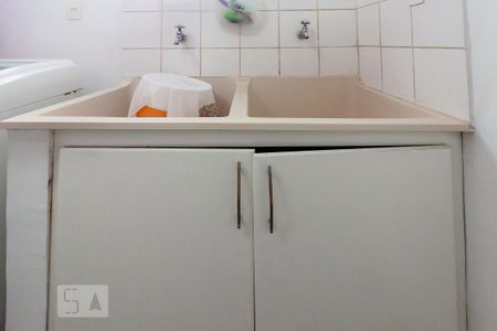 Casa de condomínio à venda com 500m², 4 quartos e 6 vagas Casa de condomínio à venda com 500m², 4 quartos e 6 vagasÁrea de serviço