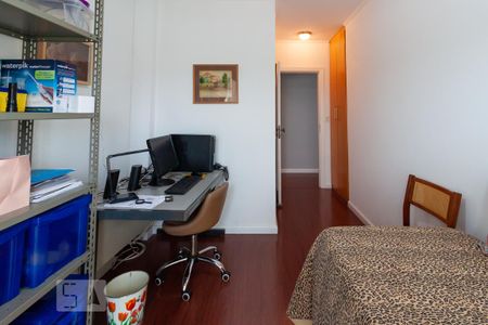 Casa de condomínio à venda com 500m², 4 quartos e 6 vagas Casa de condomínio à venda com 500m², 4 quartos e 6 vagasEscritório