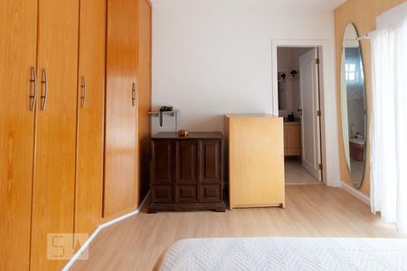 Casa de condomínio à venda com 500m², 4 quartos e 6 vagas Casa de condomínio à venda com 500m², 4 quartos e 6 vagasSuíte 1