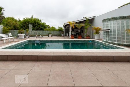 Casa de condomínio à venda com 500m², 4 quartos e 6 vagas Casa de condomínio à venda com 500m², 4 quartos e 6 vagasPiscina