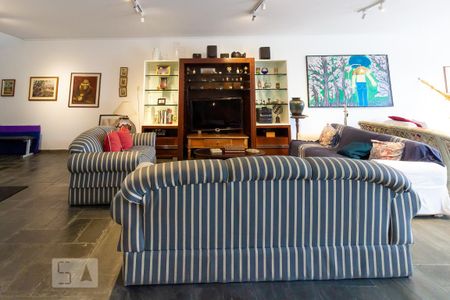 Casa de condomínio à venda com 500m², 4 quartos e 6 vagas Casa de condomínio à venda com 500m², 4 quartos e 6 vagasSubsolo