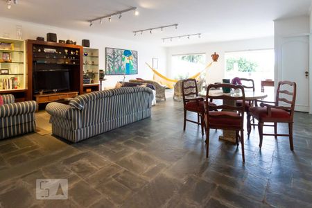 Casa de condomínio à venda com 500m², 4 quartos e 6 vagas Casa de condomínio à venda com 500m², 4 quartos e 6 vagasSubsolo