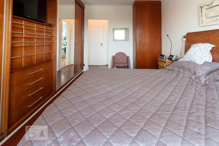 Casa de condomínio à venda com 500m², 4 quartos e 6 vagas Casa de condomínio à venda com 500m², 4 quartos e 6 vagasSuíte 2