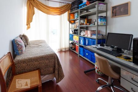 Casa de condomínio à venda com 500m², 4 quartos e 6 vagas Casa de condomínio à venda com 500m², 4 quartos e 6 vagasEscritório