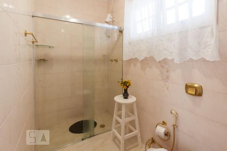 Casa de condomínio à venda com 500m², 4 quartos e 6 vagas Casa de condomínio à venda com 500m², 4 quartos e 6 vagasBanheiro da Suíte 1
