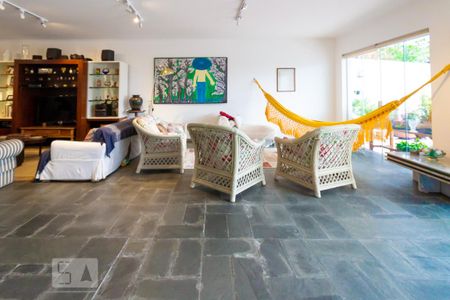 Casa de condomínio à venda com 500m², 4 quartos e 6 vagas Casa de condomínio à venda com 500m², 4 quartos e 6 vagasSubsolo