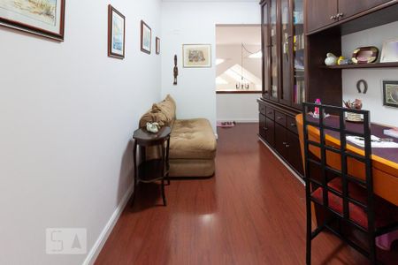 Casa de condomínio à venda com 500m², 4 quartos e 6 vagas Casa de condomínio à venda com 500m², 4 quartos e 6 vagasCorredor