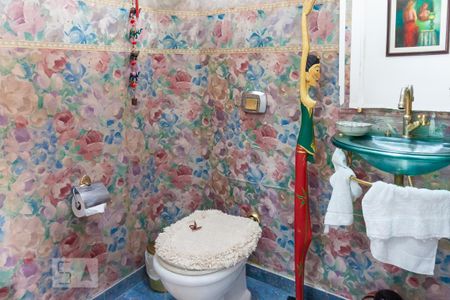 Casa de condomínio à venda com 500m², 4 quartos e 6 vagas Casa de condomínio à venda com 500m², 4 quartos e 6 vagasBanheiro