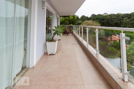 Casa de condomínio à venda com 500m², 4 quartos e 6 vagas Casa de condomínio à venda com 500m², 4 quartos e 6 vagasVaranda
