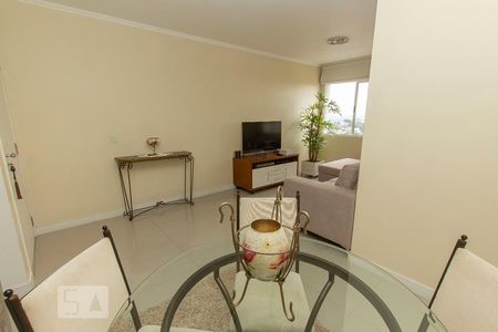 Sala de apartamento à venda com 3 quartos, 77m² em Vila Ipiranga, Porto Alegre