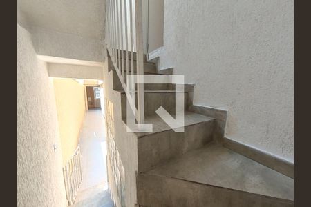 Casa à venda com 170m², 3 quartos e 2 vagasEscadas Corredor Externo