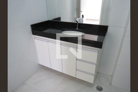 Casa à venda com 170m², 3 quartos e 2 vagasBanheiro Suíte Quarto 3 (Gabinete)