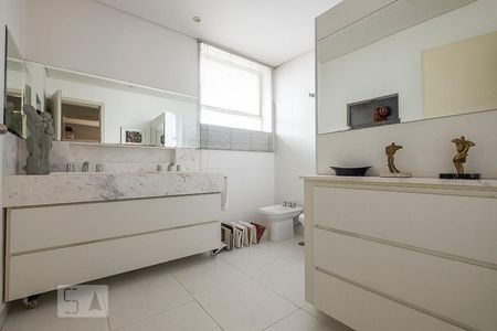Apartamento para alugar com 260m², 4 quartos e 2 vagasBanheiro Social