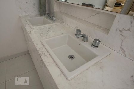 Apartamento para alugar com 260m², 4 quartos e 2 vagasBanheiro Social